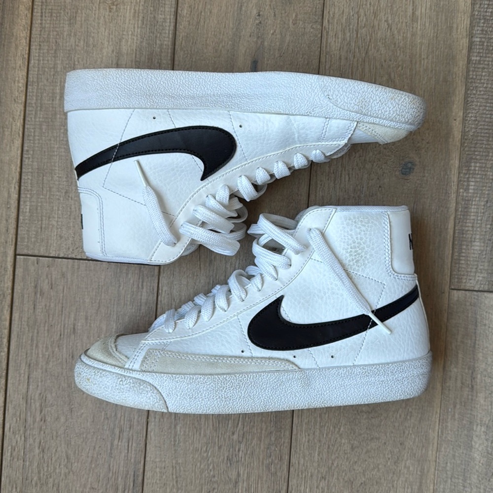 Nike Blazer Mid ‘77 High Top Sneakers